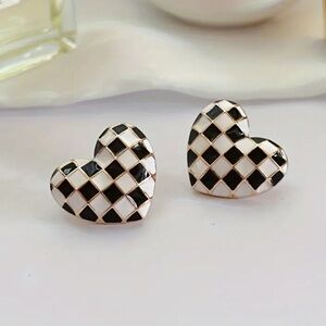 💋GoldTone Checkerd Heart Post Back Stud Earrings
